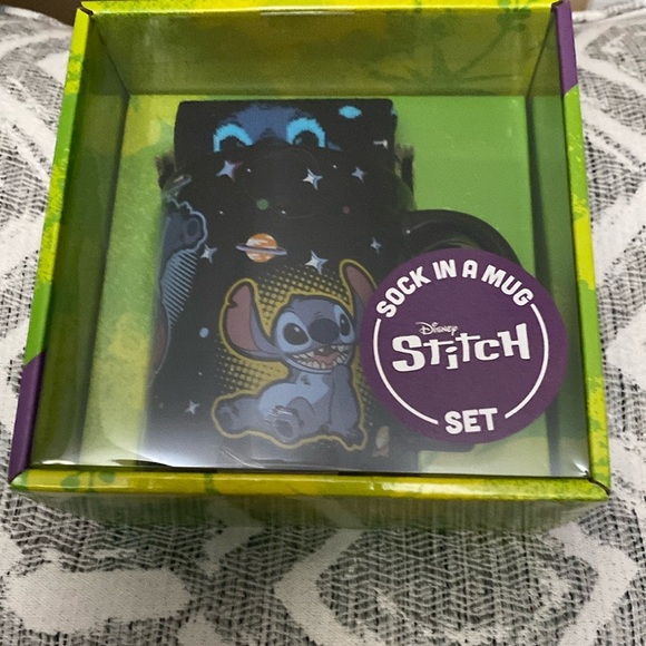 Disney socks in a mug! Stitch - Picture 1 of 2